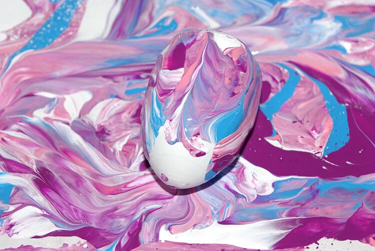 cool kids activity : marble painted easter eggs