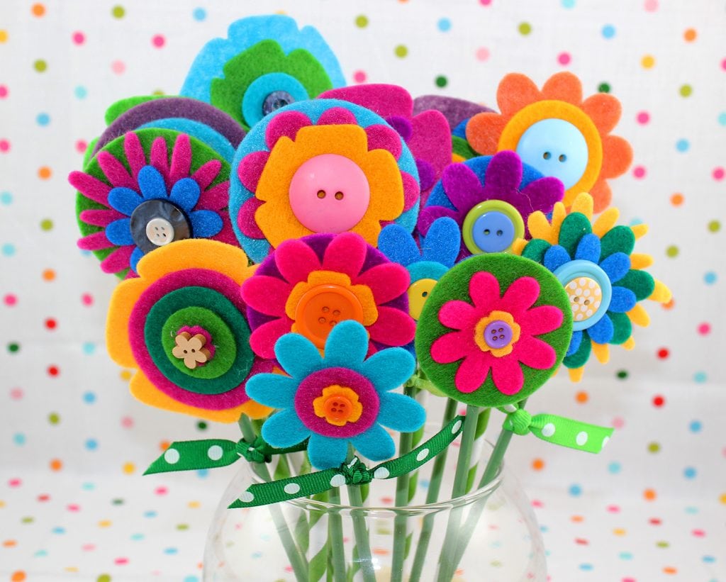 DIY felt flowers in vase