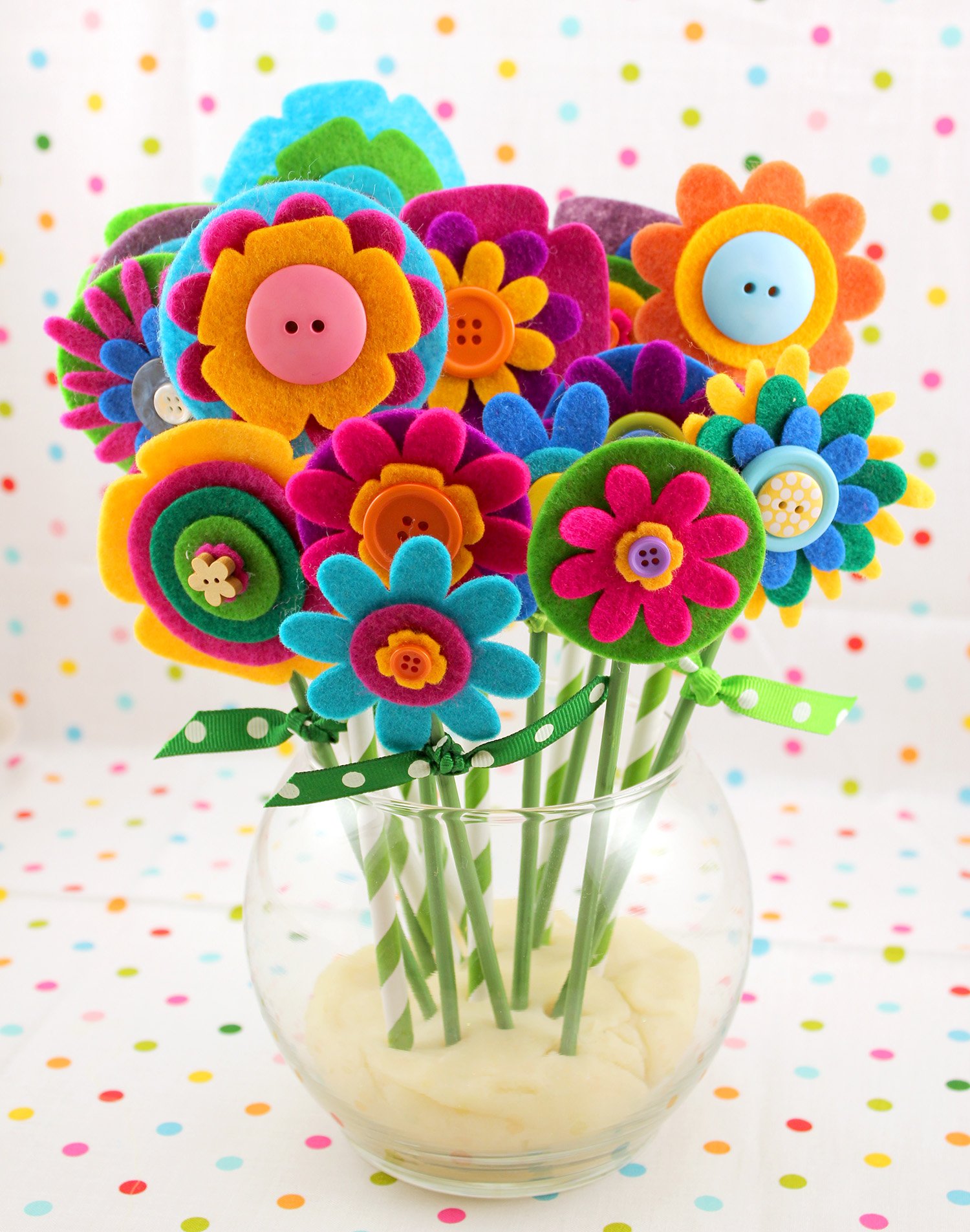 vase of adorable diy felt flowers