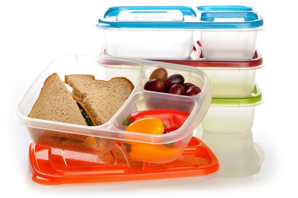 easy lunch boxes made from tupperware containers 
