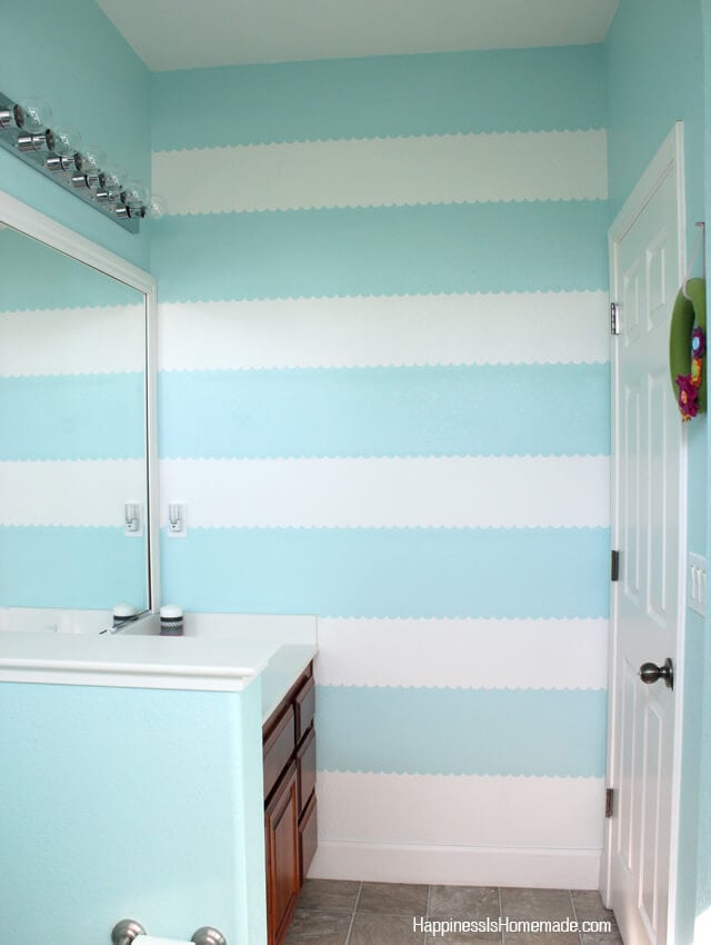 painted scalloped stripes in bathroom