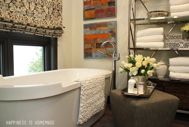 Bathroom with Delta Faucet Tub Filler at the 2014 HGTV Dream Home