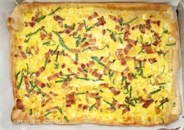 Homemade Bacon and Cheddar Breakfast Pizza