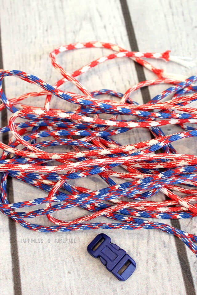 Learn How to Make Paracord Bracelets - Happiness is Homemade