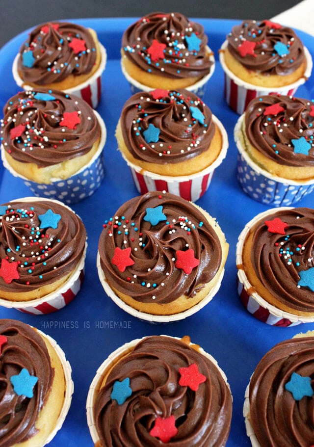 4th of July Star Surprise Cupcakes