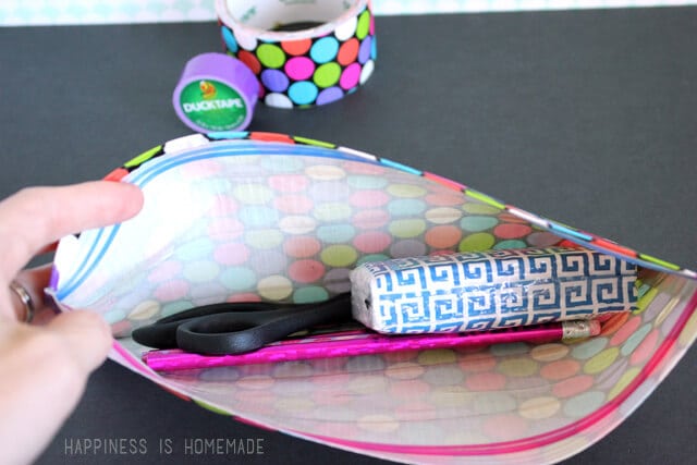 Quick and Easy No Sew Duck Tape Zipper Pouch