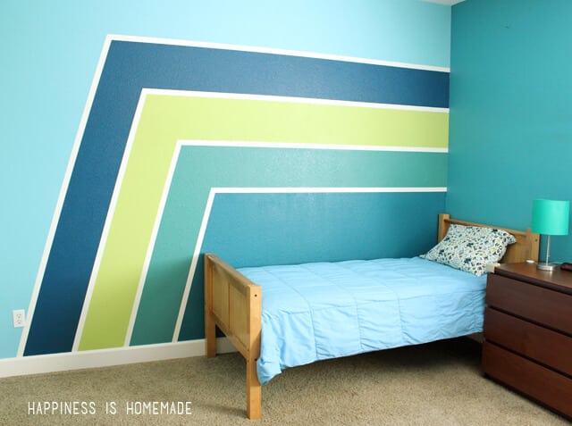 racing stripe accent wall in kids bedroom
