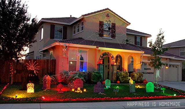 Outdoor Halloween Yard Decorations - Happiness is Homemade