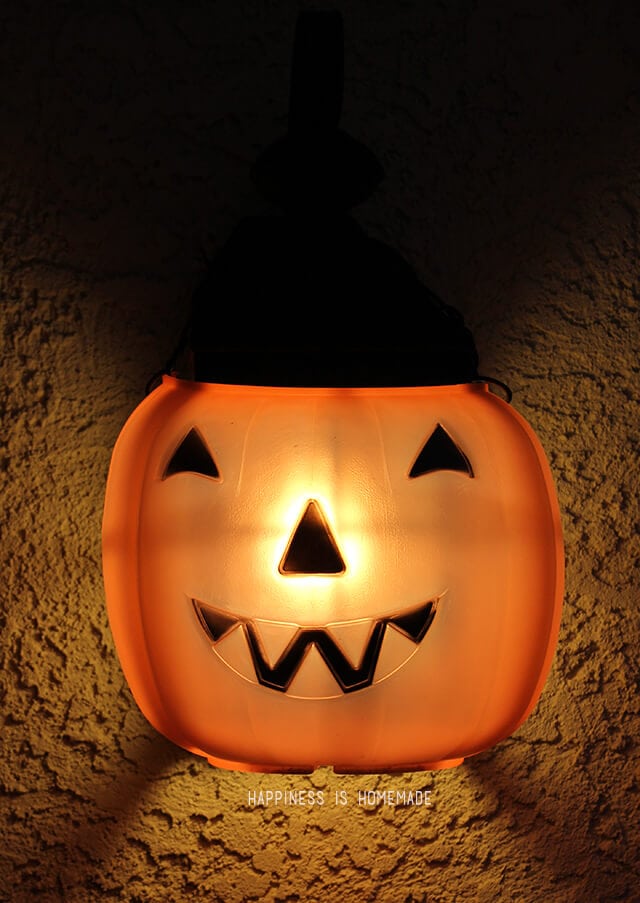 The Cheapest & Easiest Halloween Decorations EVER – Jack O’Lantern Porch Lights