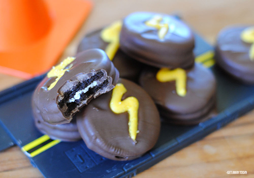 lightning mcqueen chocolate dipped oreos