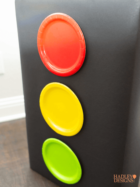 DIY traffic light for kids party decoration