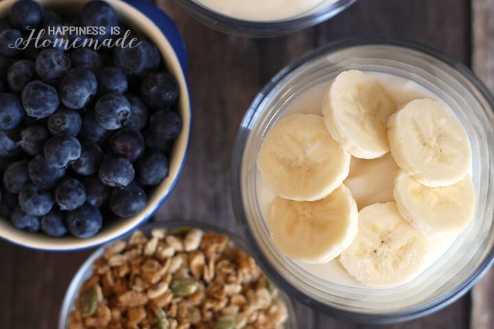 Berry Banana Granola Breakfast Parfaits