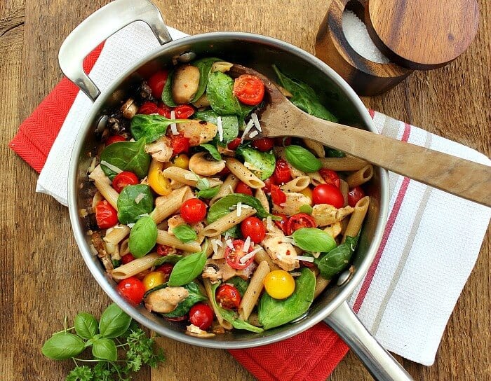 chicken pasta in frying pan