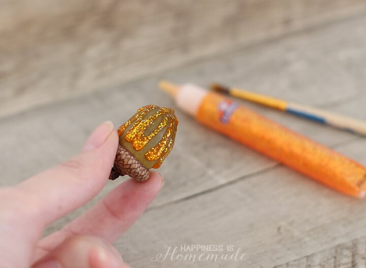 How to Make Elmer's Glitter Glue Decorated Acorns