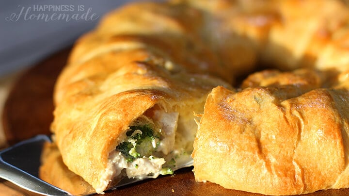 crescent rolls stuffed with chicken and broccoli 