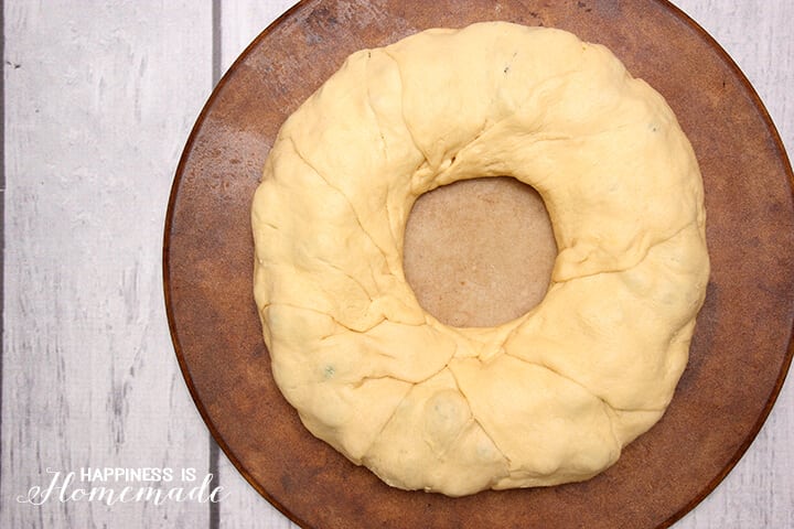 Chicken and Broccoli Ring with Pillsbury Crescent Rolls