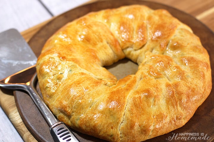 Crescent Roll Ring with Chicken and Broccoli