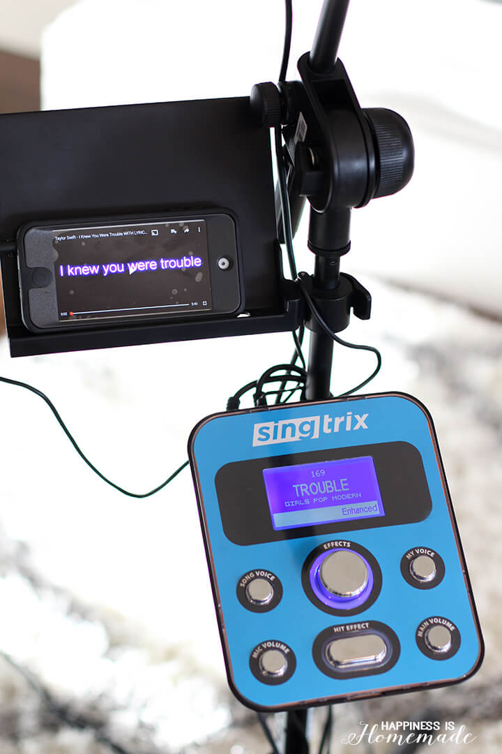Sing Karaoke with Your Phone and Singtrix