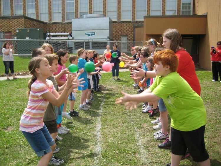 Water Balloon Toss1