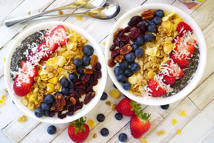 berry vanilla honey oats breakfast bowl idea