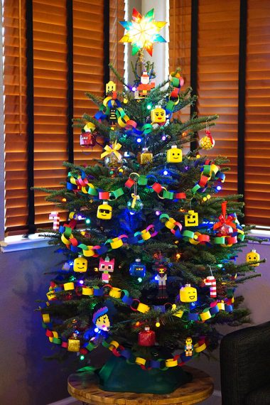 lego themed Christmas tree decorations