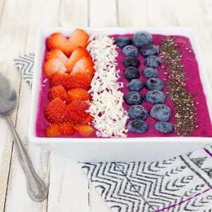 dragon fruit berry smoothie in bowl