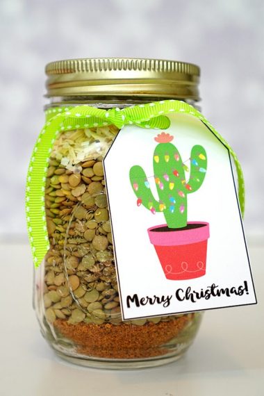 lentil taco gift jar with merry Christmas gift tag