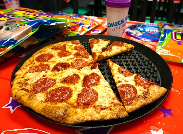 chuck e cheese pizza slices