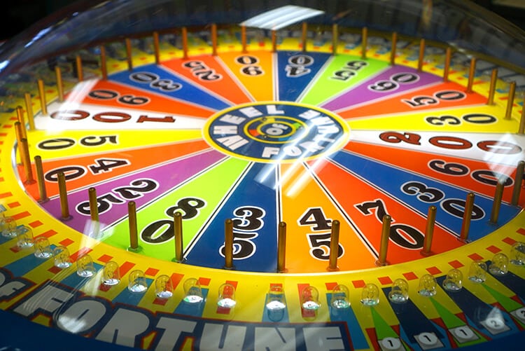 wheel of fortune game at chuck e cheese