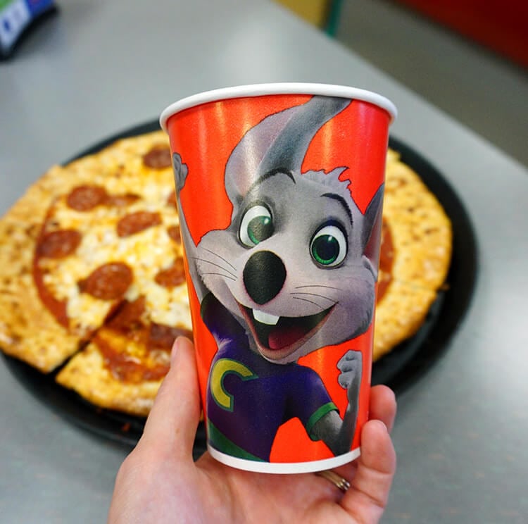 chuck e cheese pizza and soda