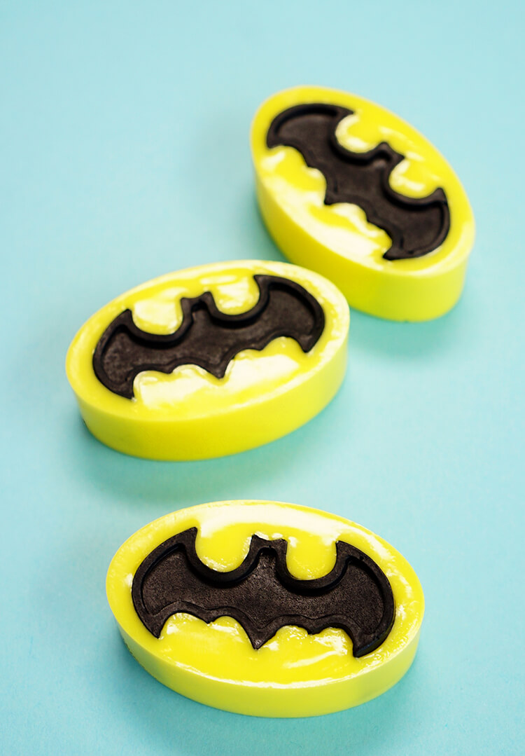 https://www.happinessishomemade.net/wp-content/uploads/2017/06/Batman-Logo-Soaps.jpg