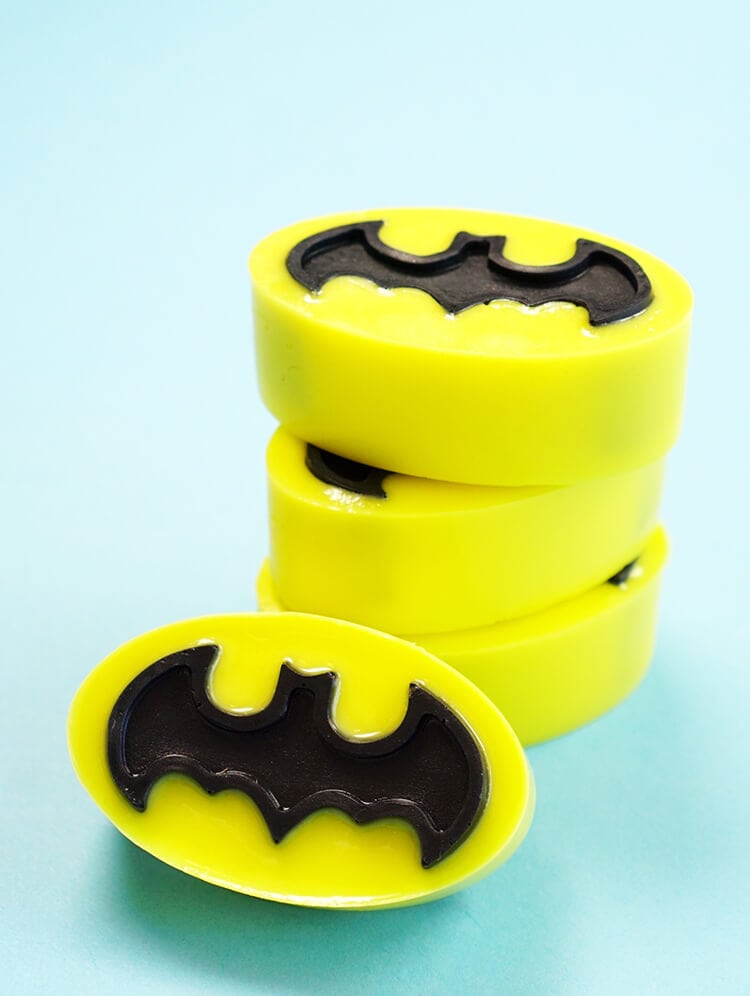 Make your own Batman activated charcoal soap that's perfect for fighting acne and problem skin (and crime!)! Stack of Batman soaps. 