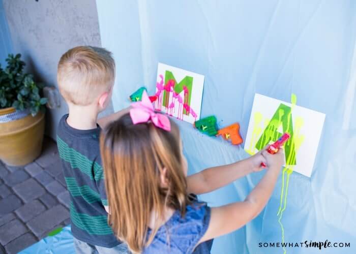 kids playing with water gun painting toys
