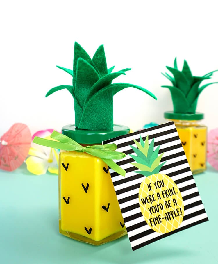 pineapple diy candle with pineapple gift tag