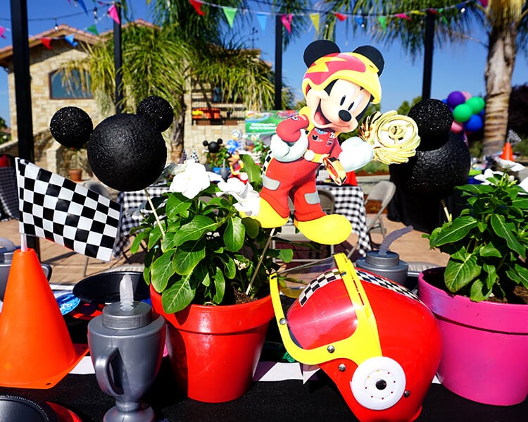 mickey and the roaster racers party table