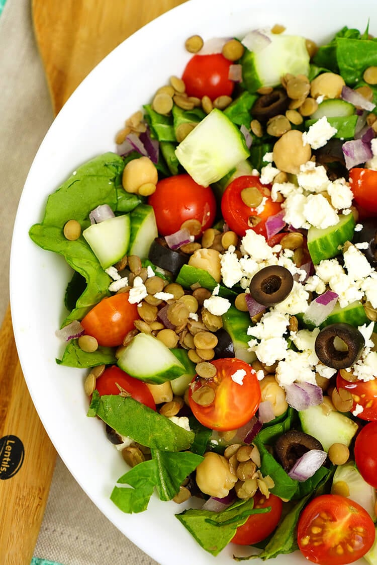 mediterranean salad with green lentils