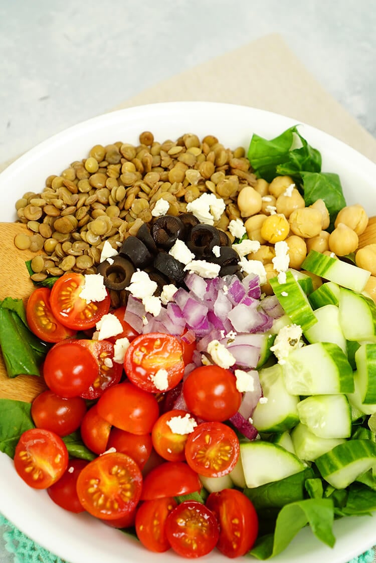 mediterranean salad with lentils combined