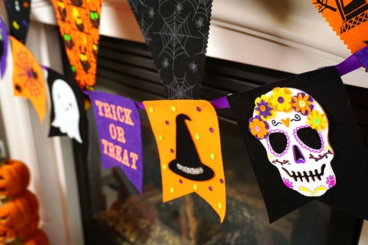 cute diy halloween banner made with cricut