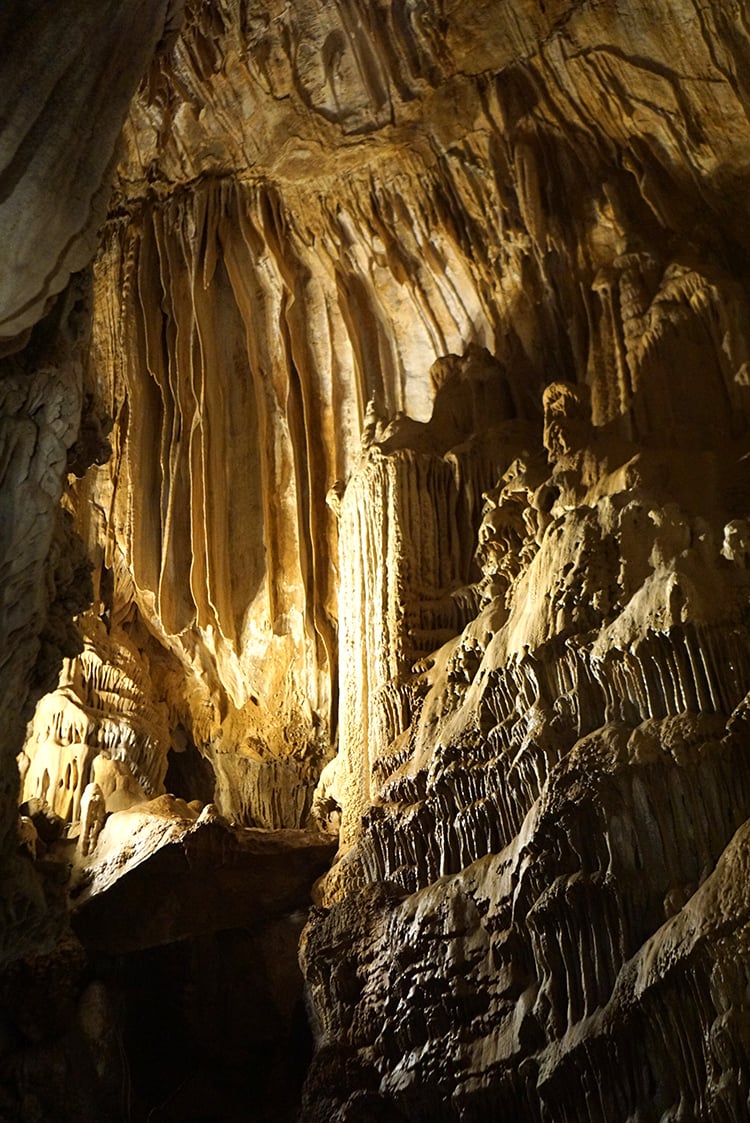 lake shasta caverns rock formations bacon cave