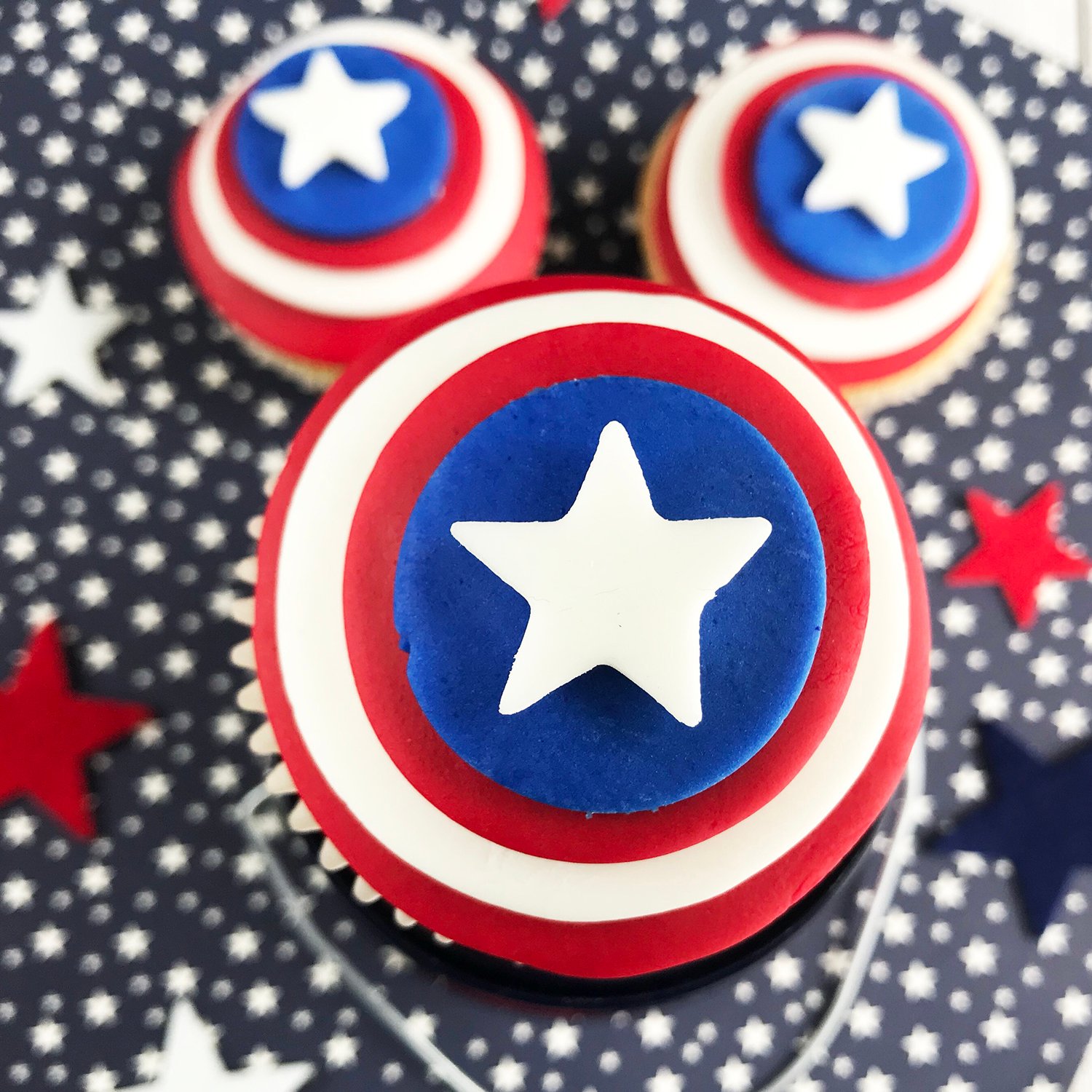 captain america cup cakes