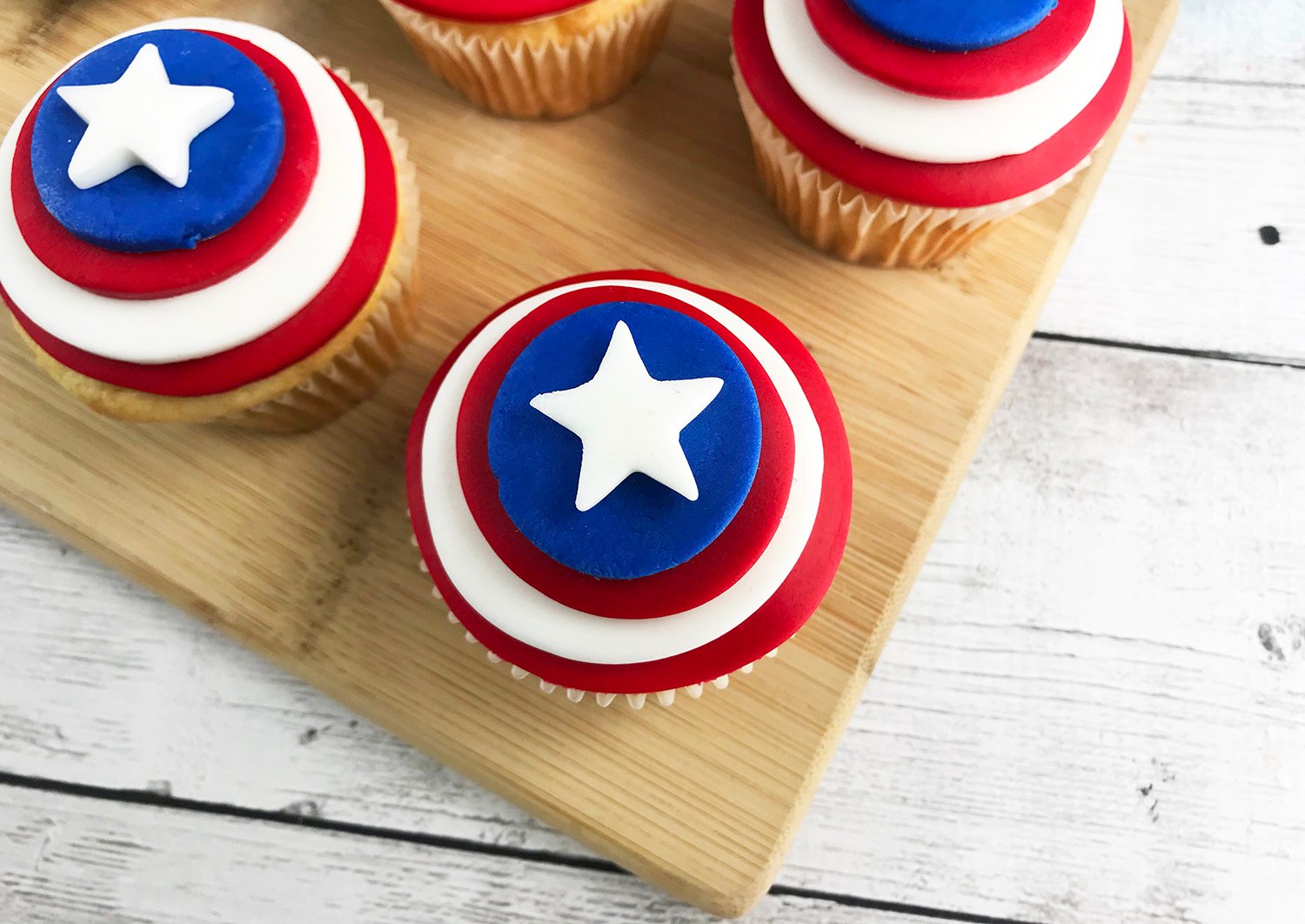 cute captain america cupcakes for marvel themed party