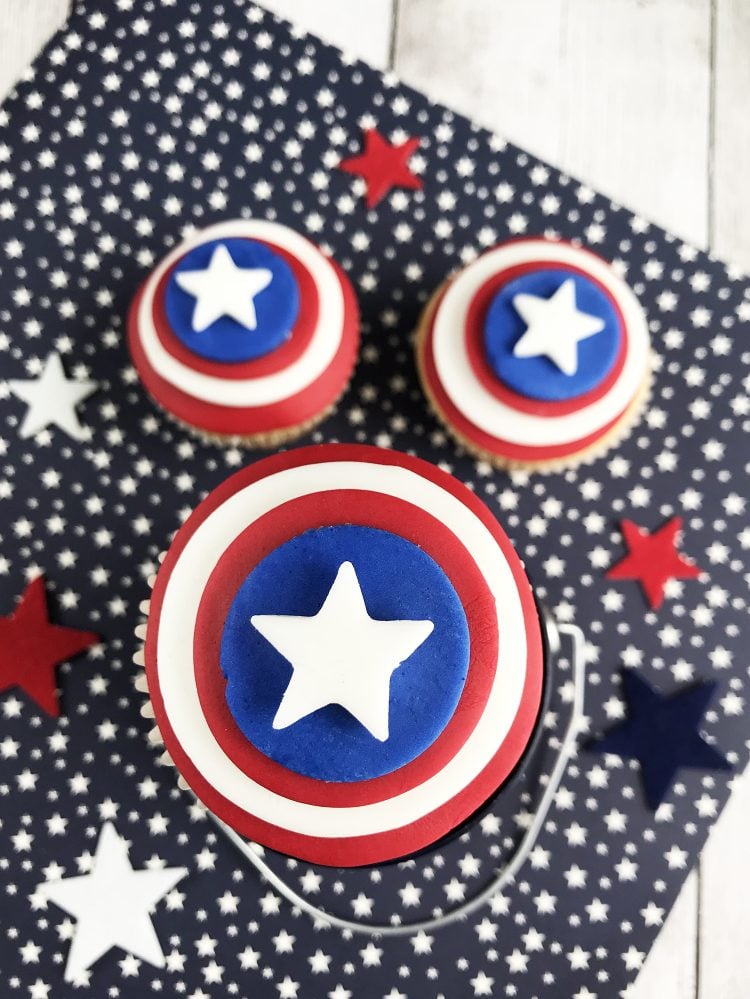 captain america themed cupcakes