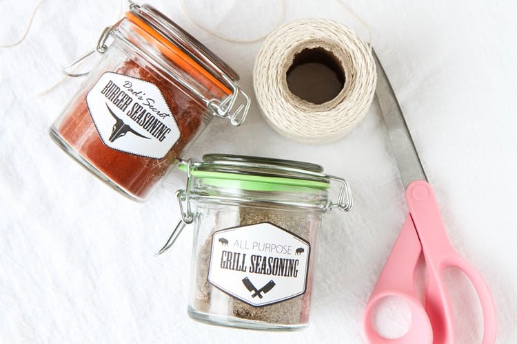 DIY grilling seasoning mix and twine and scissors