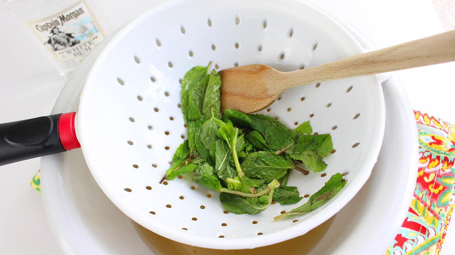 removing mint leaves from mojito mixture 