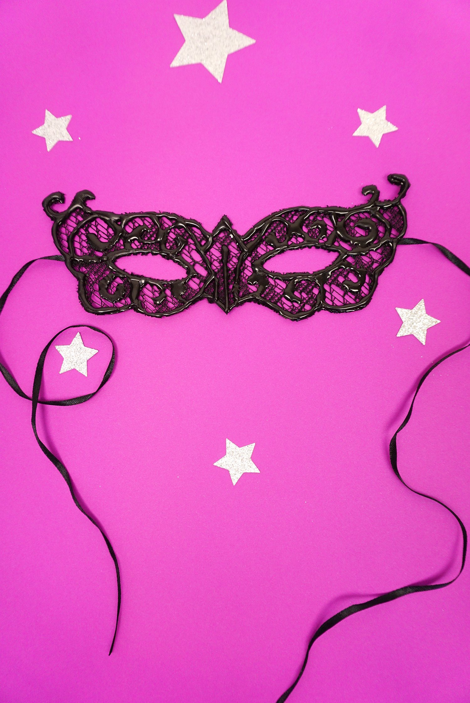 Easy DIY Lace Masquerade Mask from Hot Glue