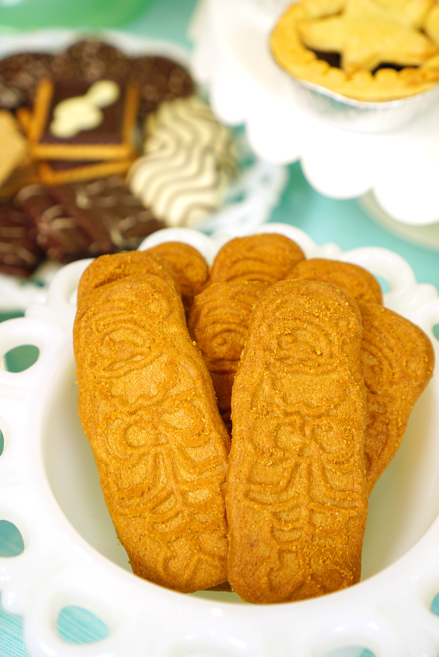 santa biscoff cookies in dish