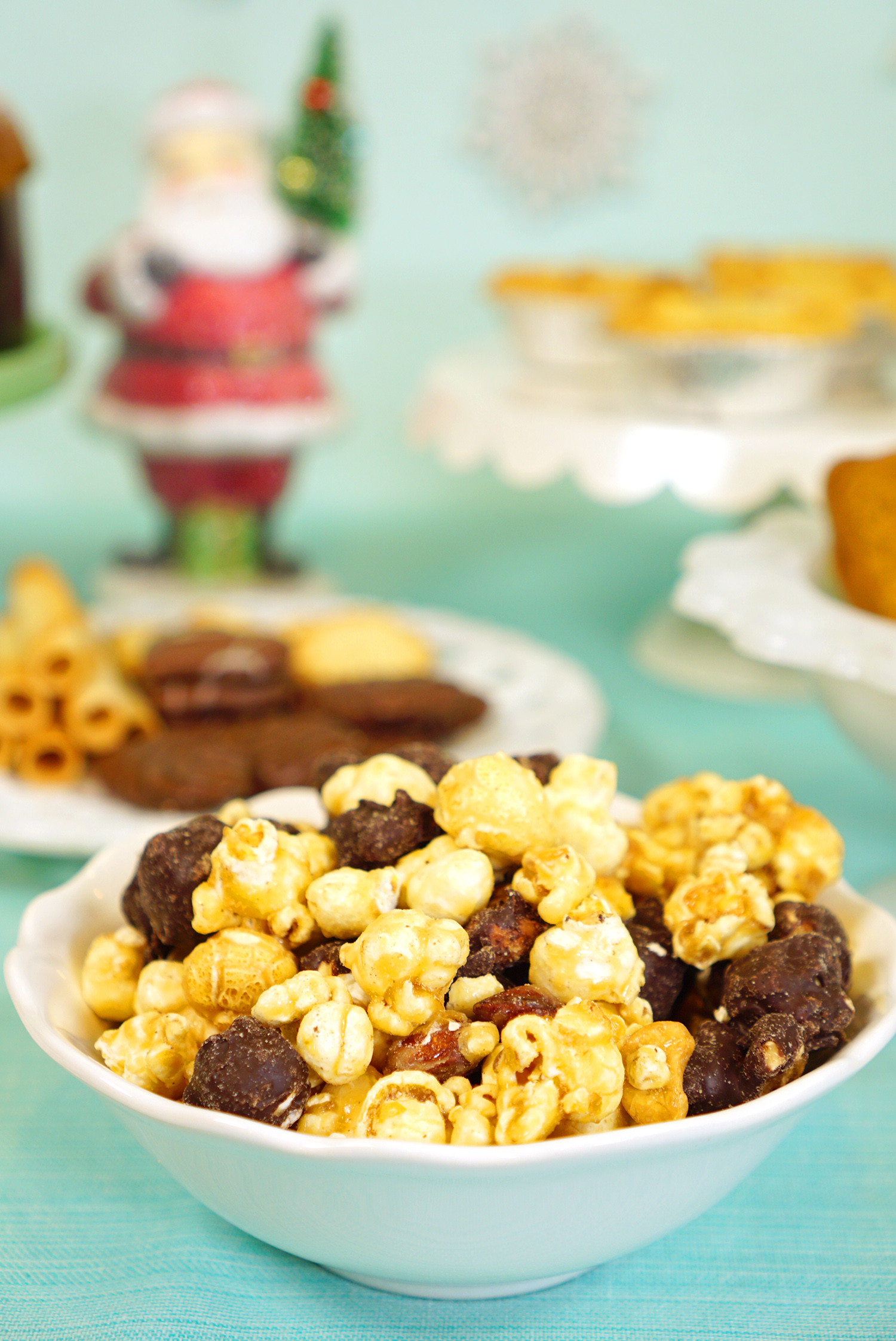 moose munch popcorn in dish