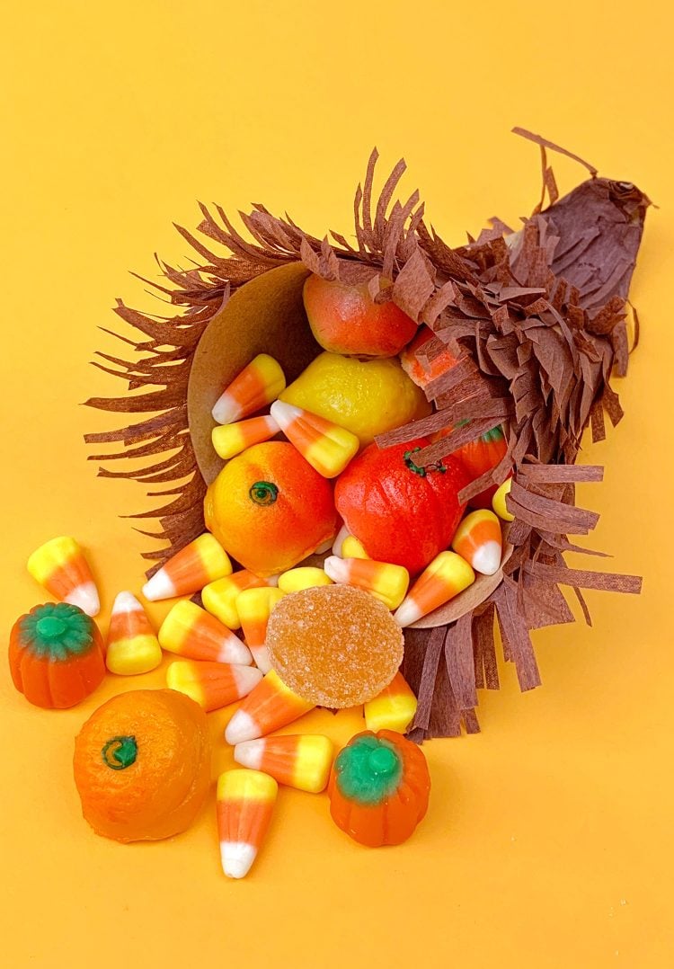 thanksgiving candy cornucopia DIY table piece