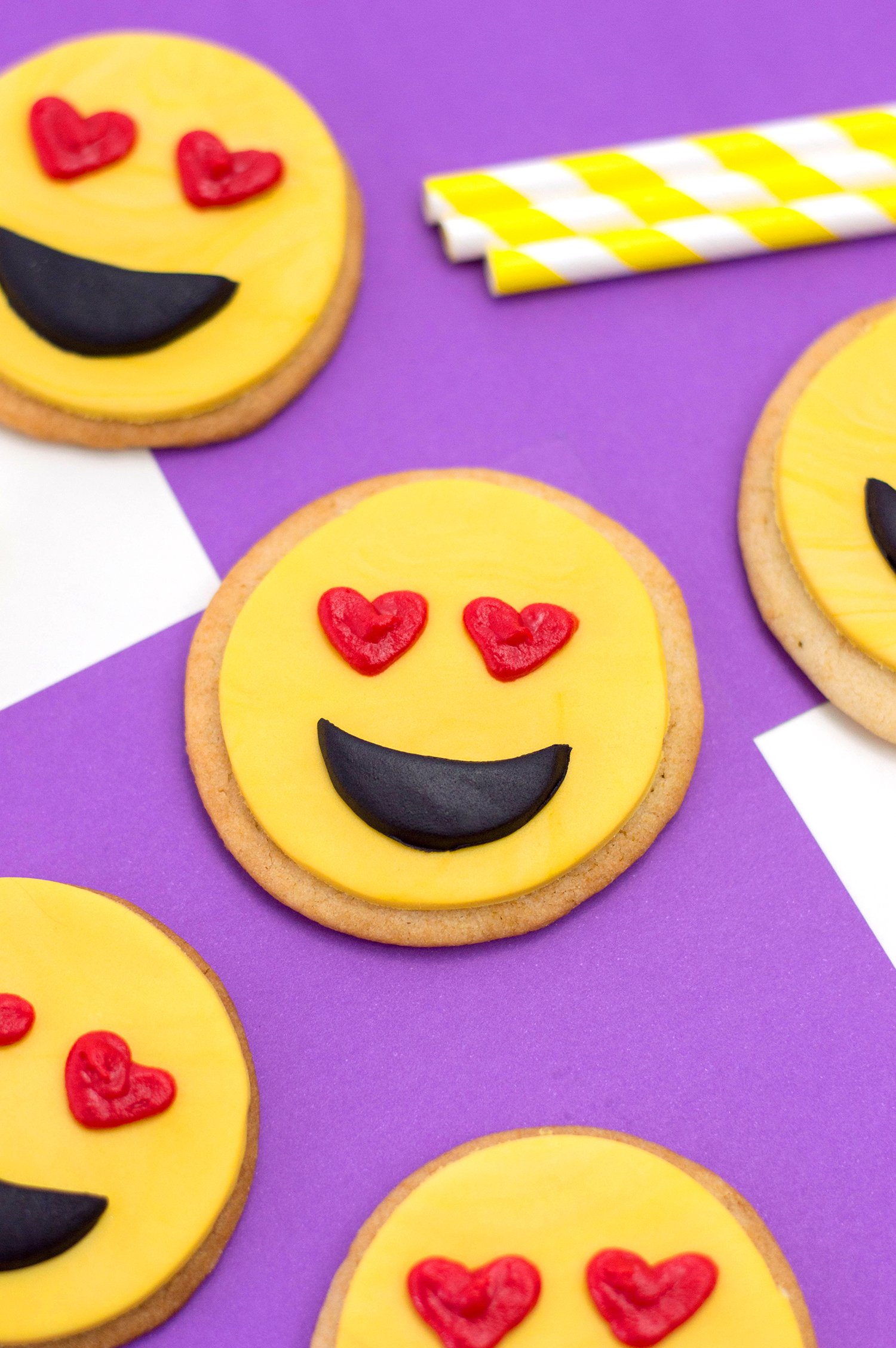 heart eye emoji cookies