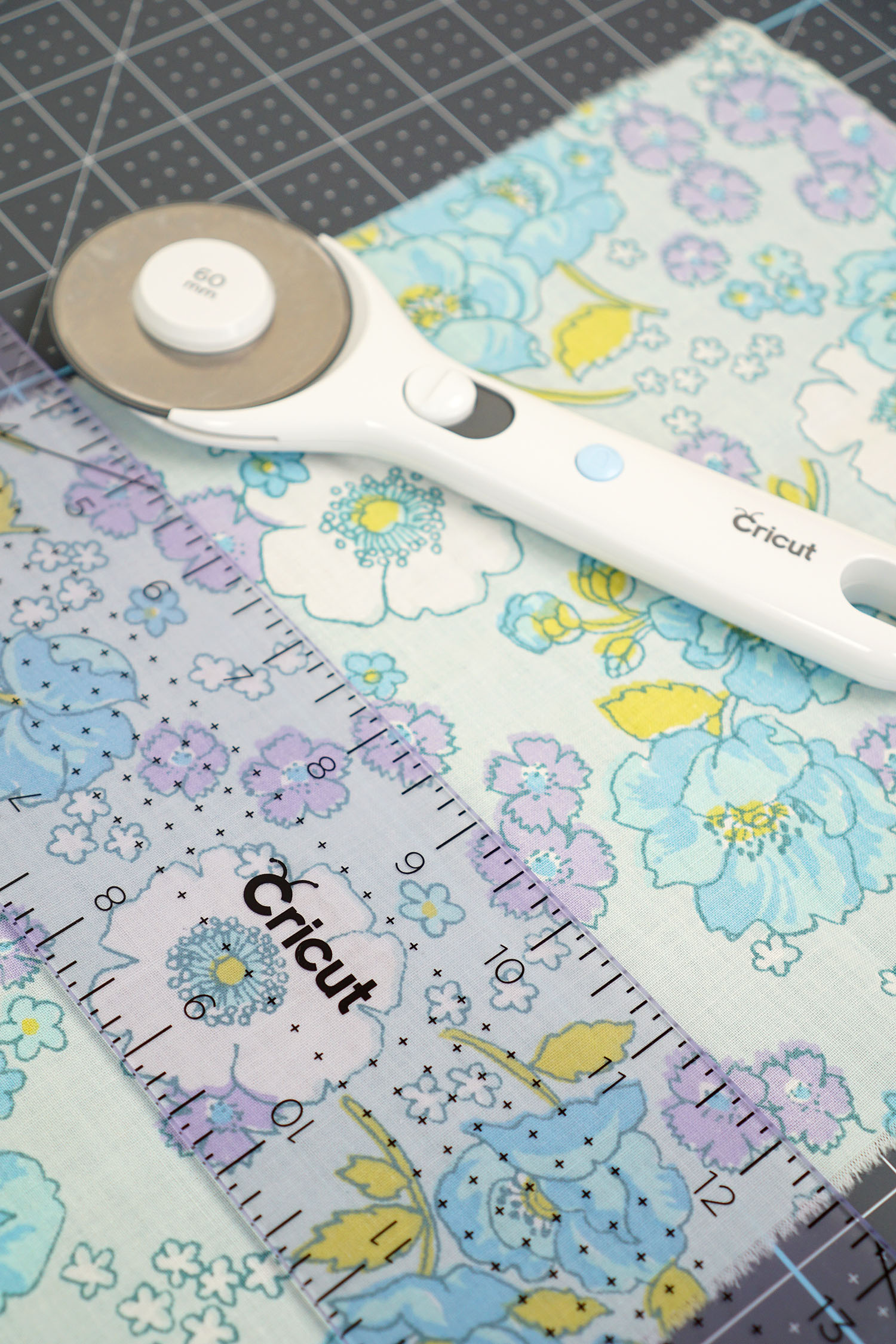 cricut rotary cutter and acrylic ruler